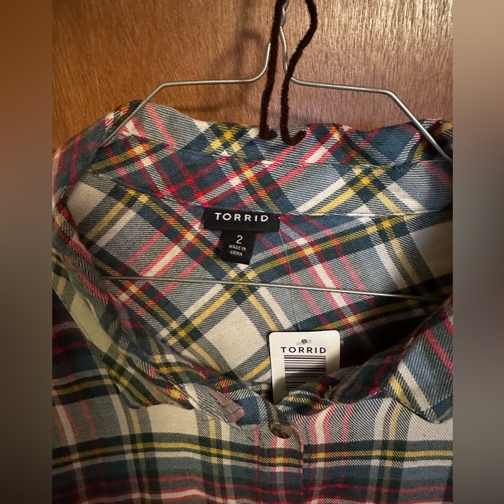 Torrid checkered button down NWT - Picture 2 of 3